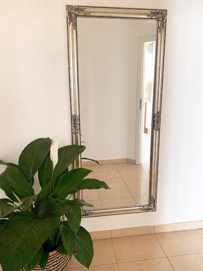 Ruhige Wohnung In Zentraler Lage - Quiet Flat In A Central Location Magdeburgo Exterior foto
